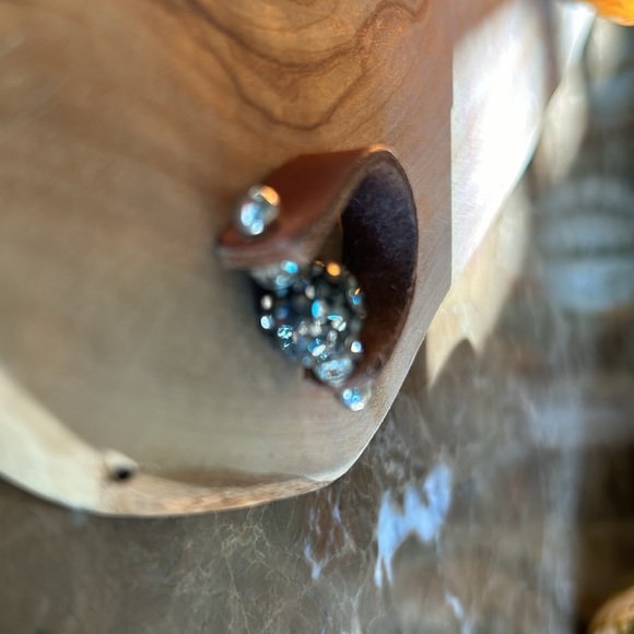 Leather ring w/ball of dark gray center crystals on a sterling silver pin. - Picture 5 of 5